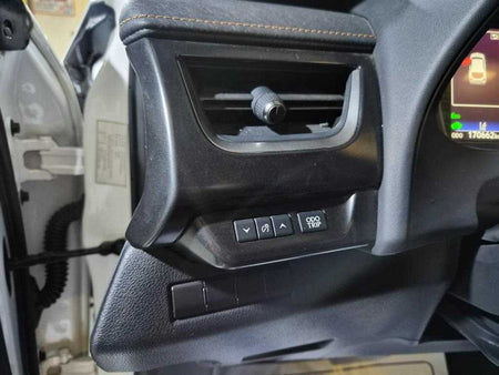 Lexus UX — photo 13