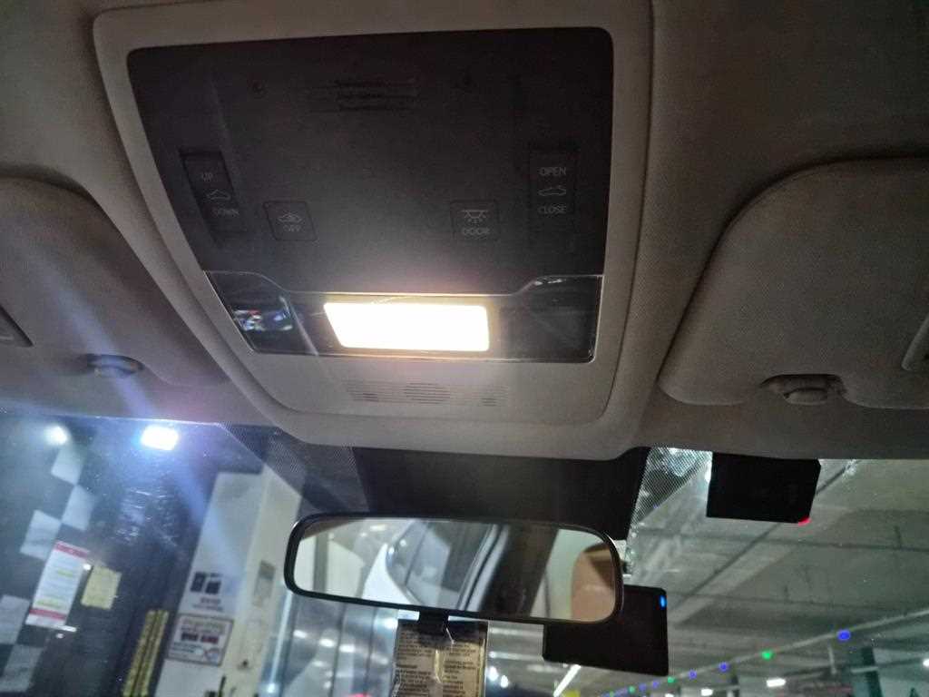 Lexus UX — photo 17