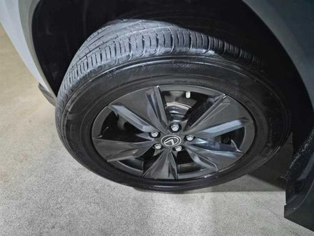 Lexus UX — photo 19