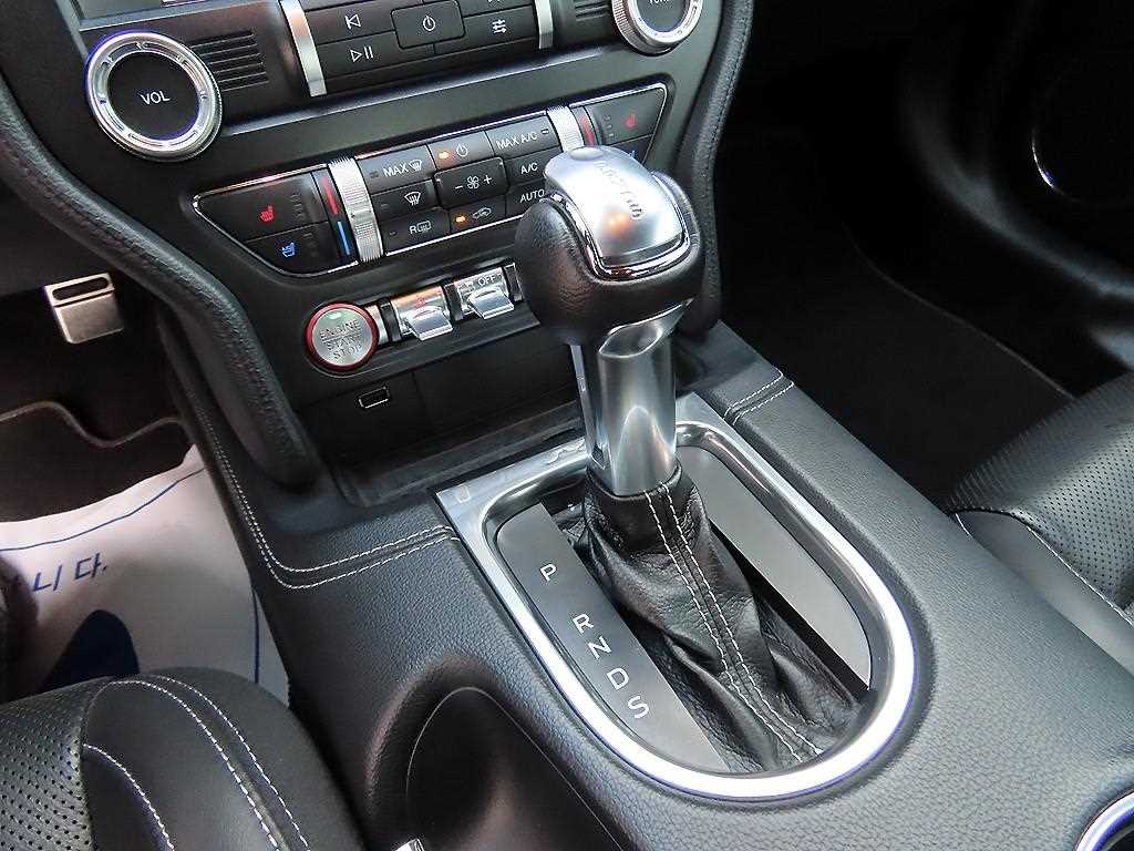 Ford Mustang — photo 10