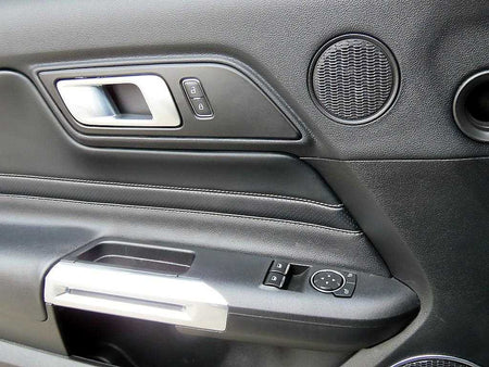 Ford Mustang — photo 11