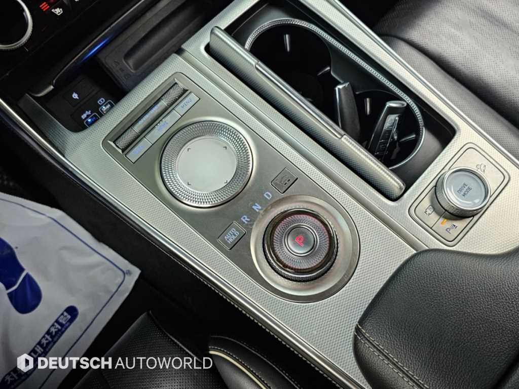 Genesis GV80 — photo 09