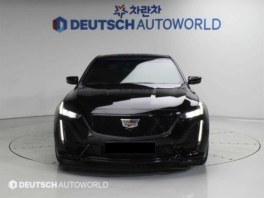 Cadillac CT5 — photo 01