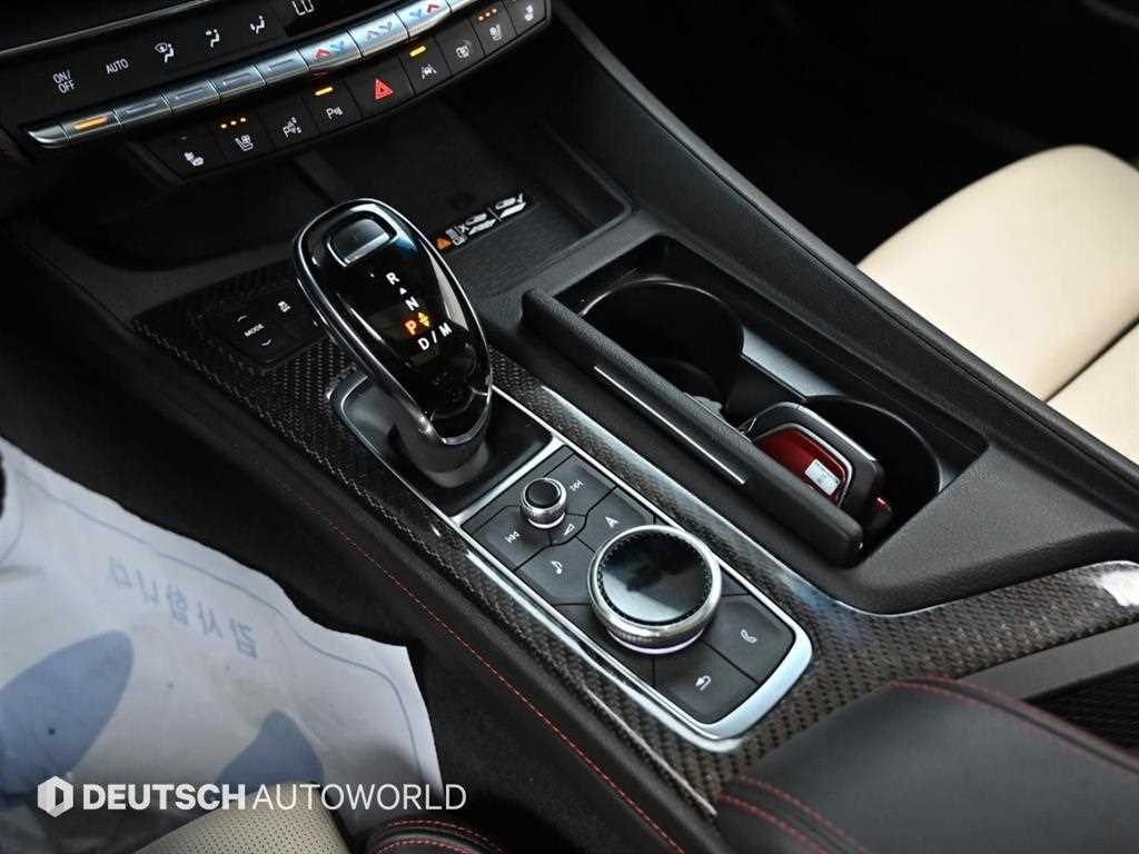 Cadillac CT5 — photo 09