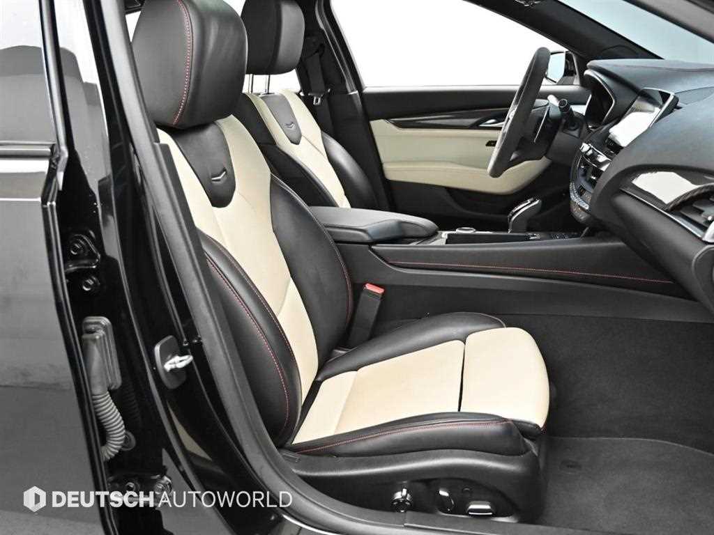 Cadillac CT5 — photo 10