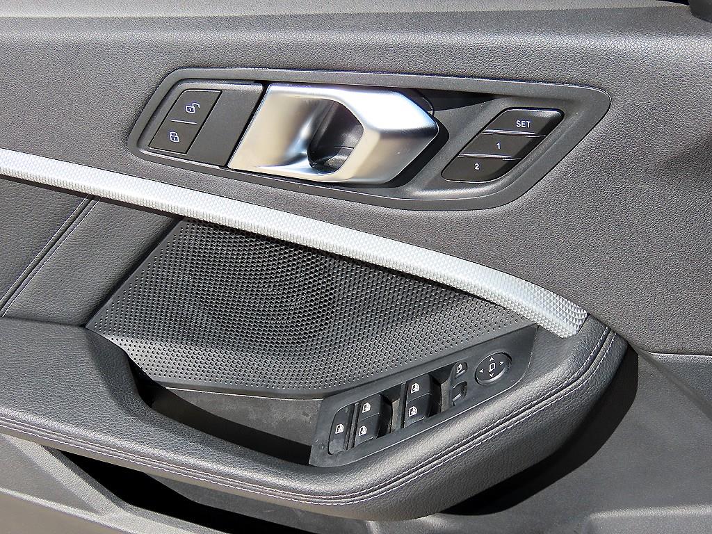 BMW 1-Series — photo 11
