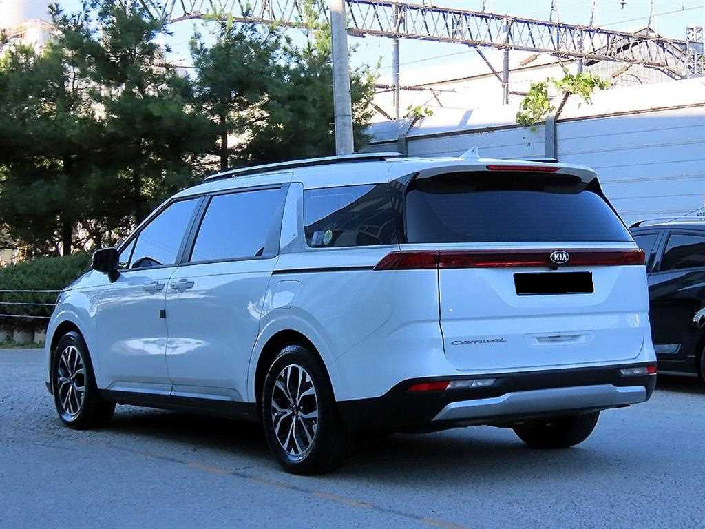 Kia Carnival — photo 03