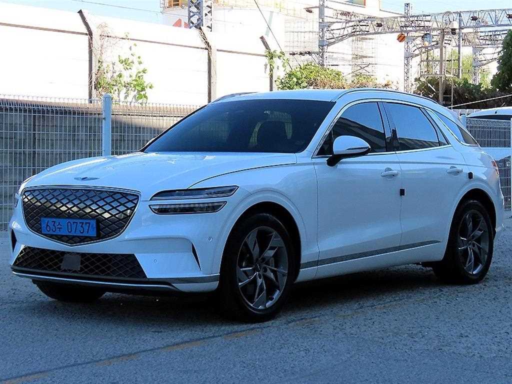 Genesis GV70 — photo 02