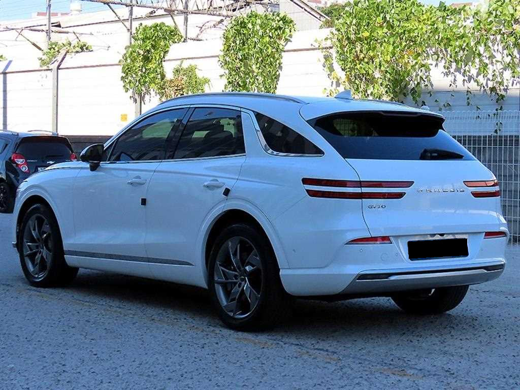 Genesis GV70 — photo 03