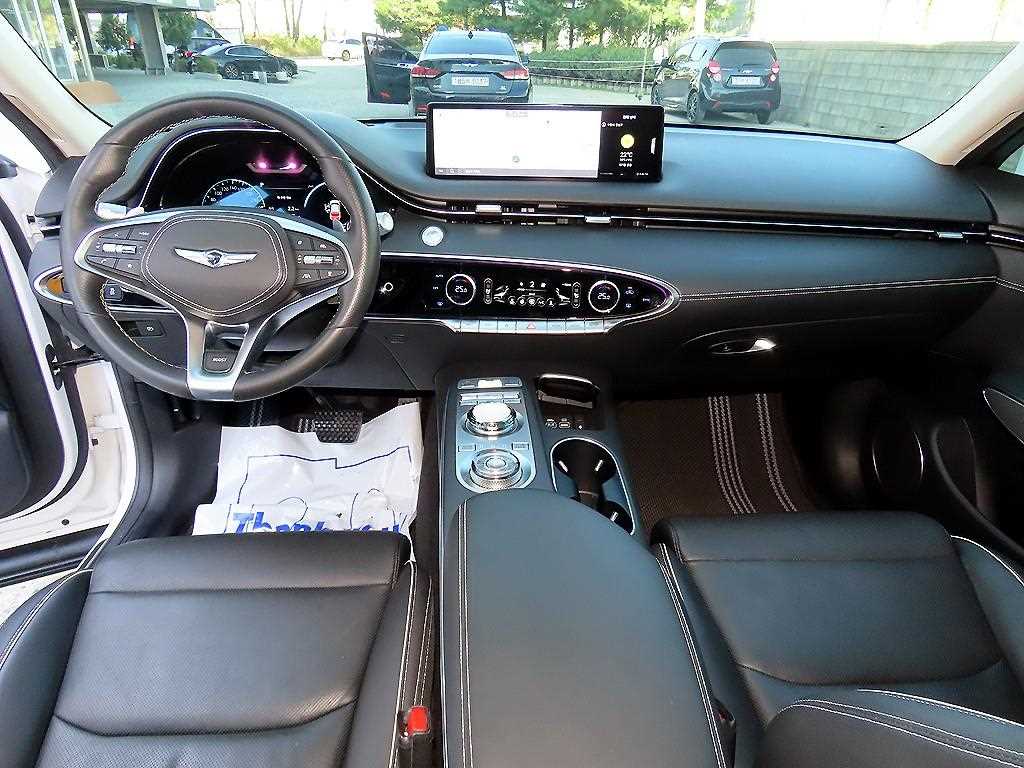 Genesis GV70 — photo 07