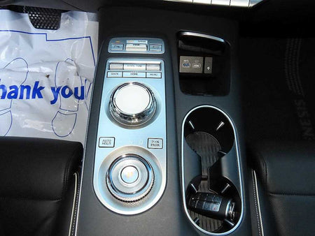 Genesis GV70 — photo 11