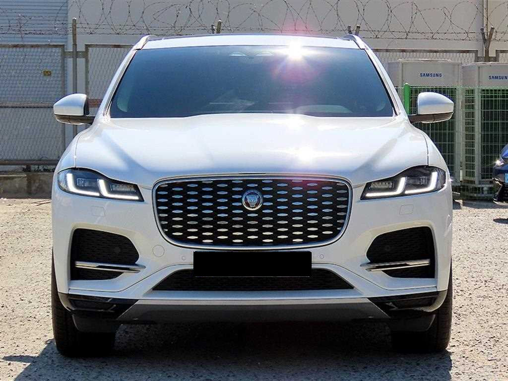 Jaguar F-PACE — photo 01