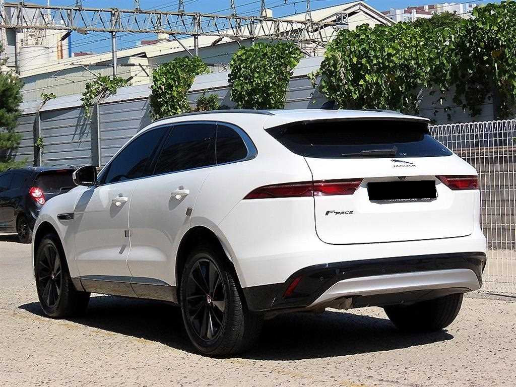Jaguar F-PACE — photo 03