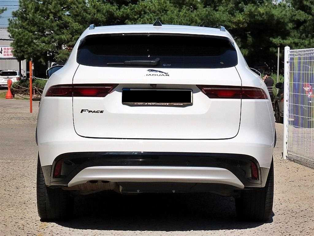 Jaguar F-PACE — photo 04