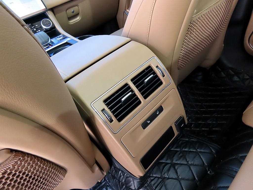 Jaguar F-PACE — photo 15