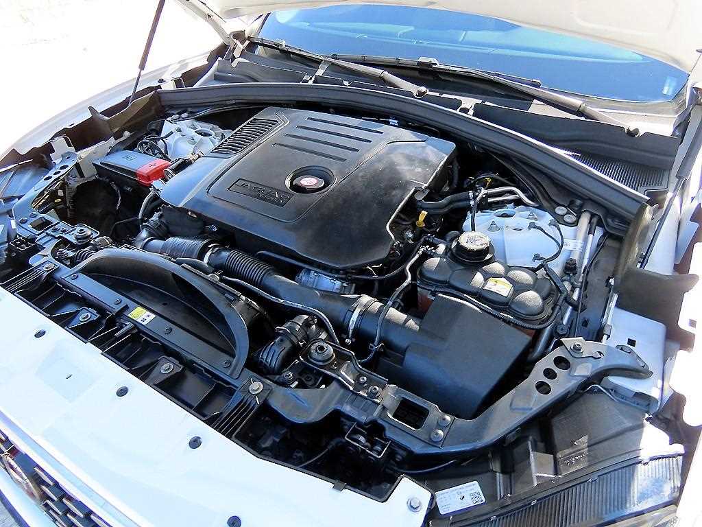 Jaguar F-PACE — photo 19
