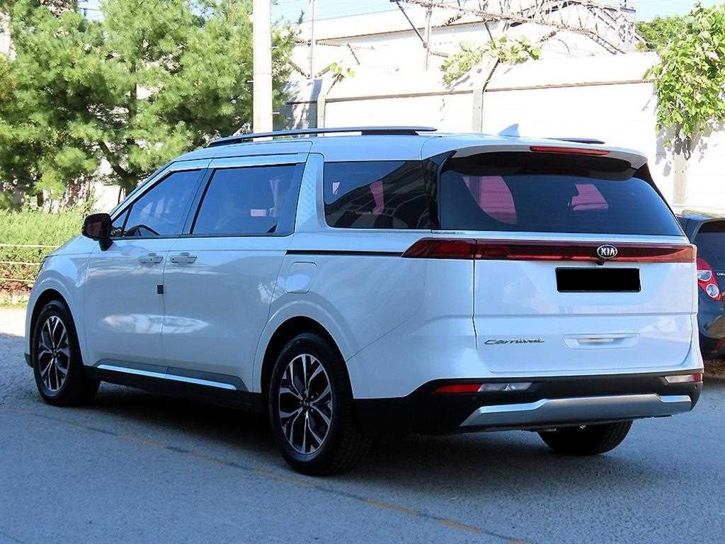 Kia Carnival — photo 03