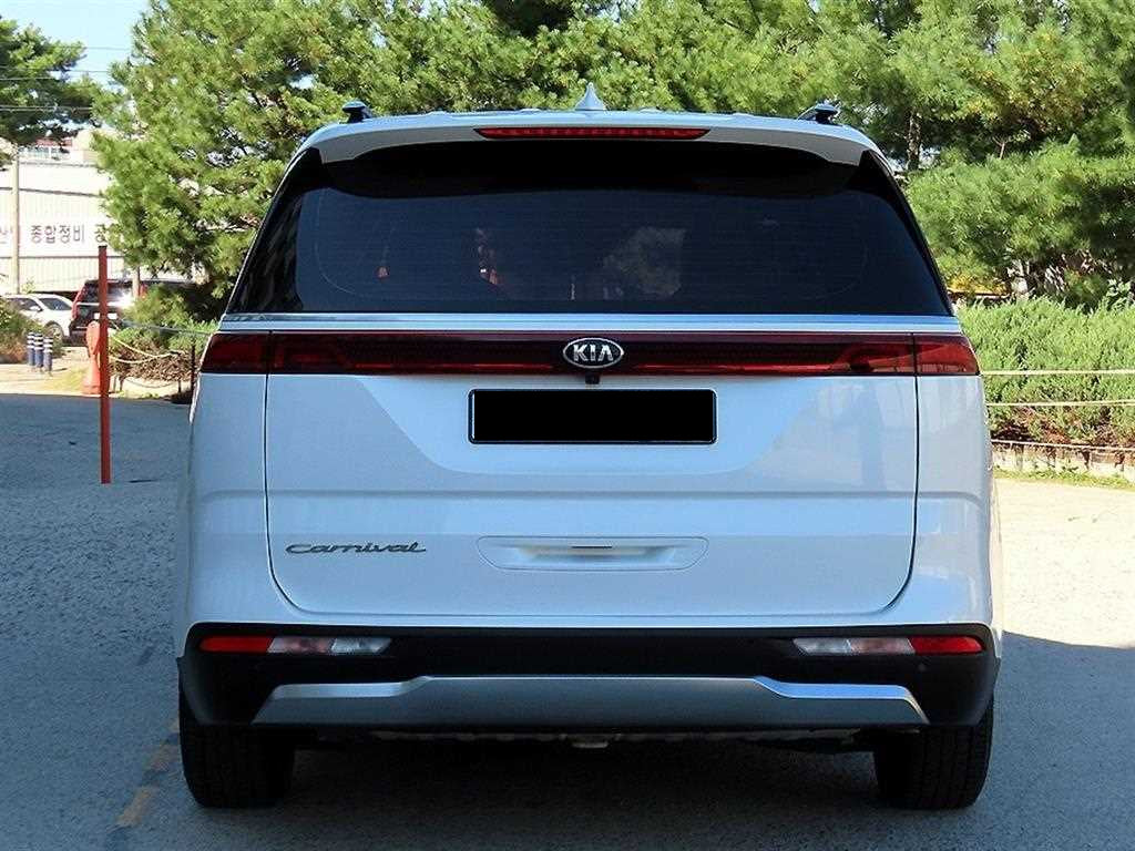 Kia Carnival — photo 04