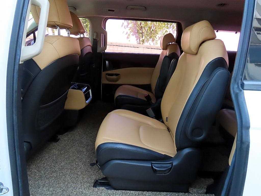 Kia Carnival — photo 06