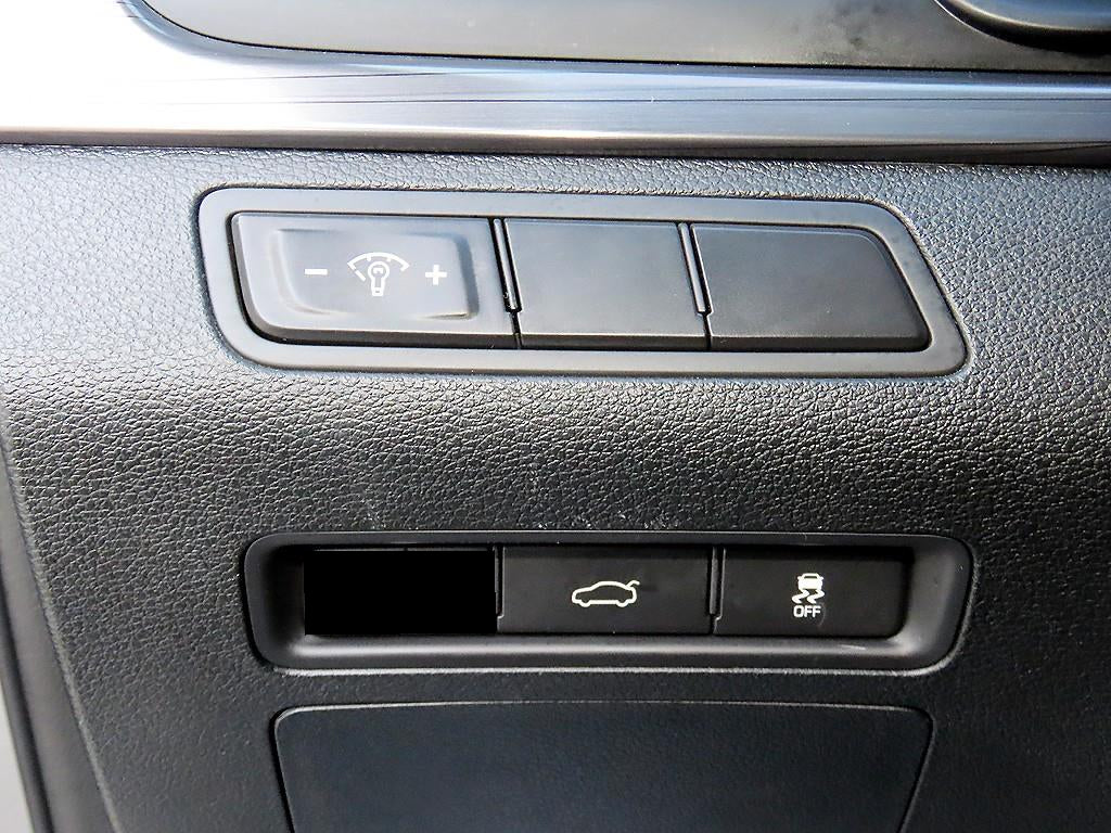 Hyundai Sonata — photo 12