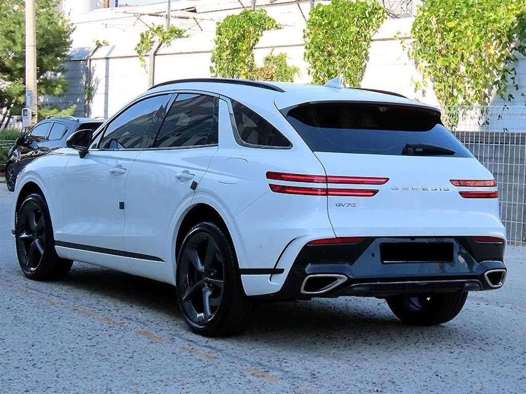 Genesis GV70 — photo 03