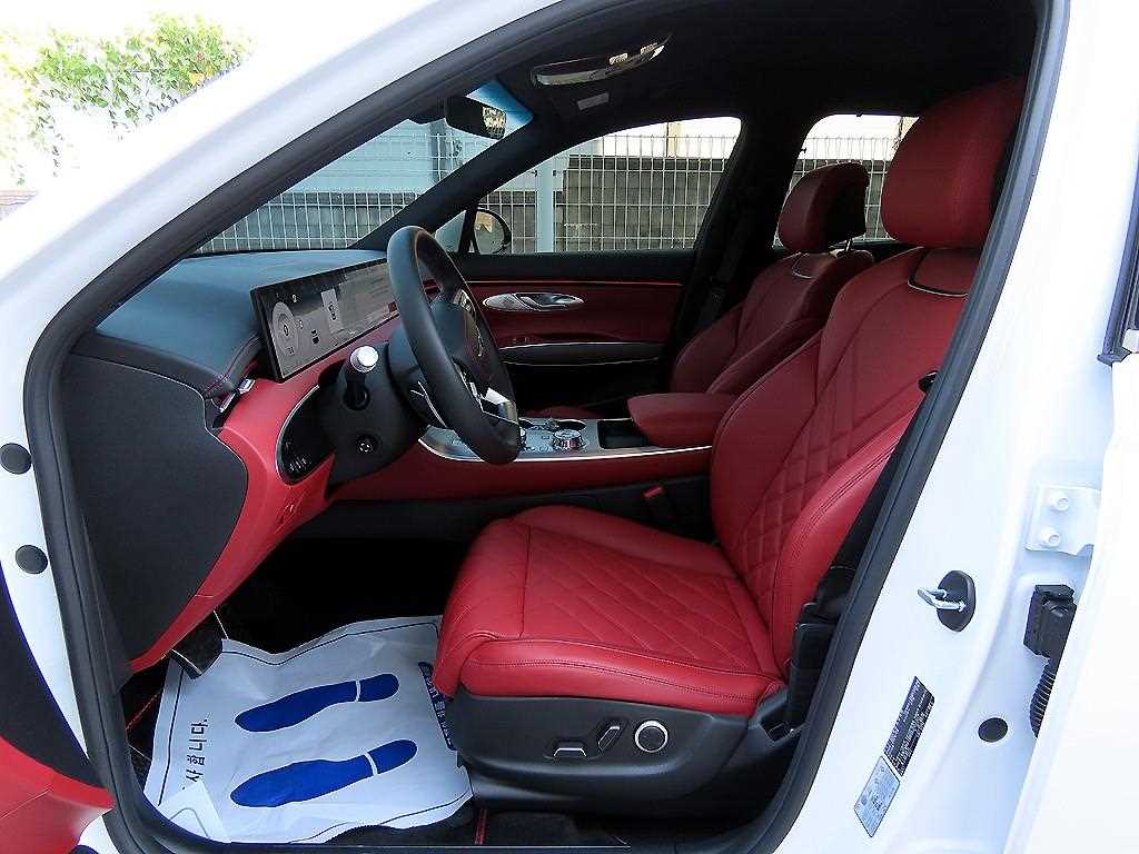 Genesis GV70 — photo 05