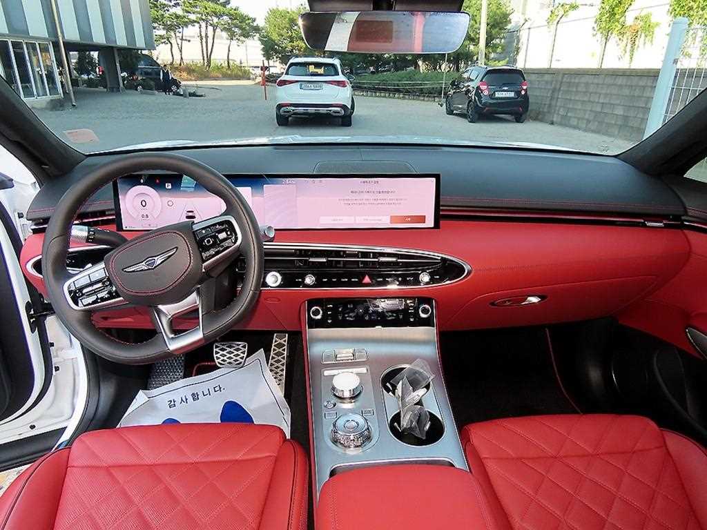 Genesis GV70 — photo 07