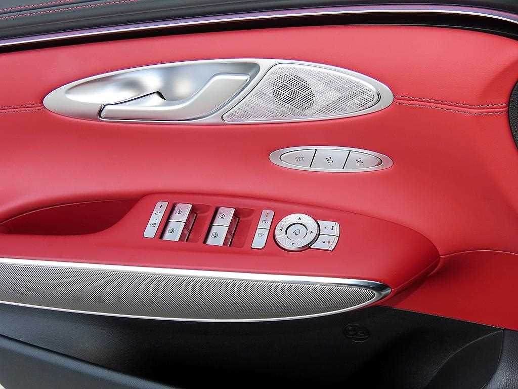 Genesis GV70 — photo 11
