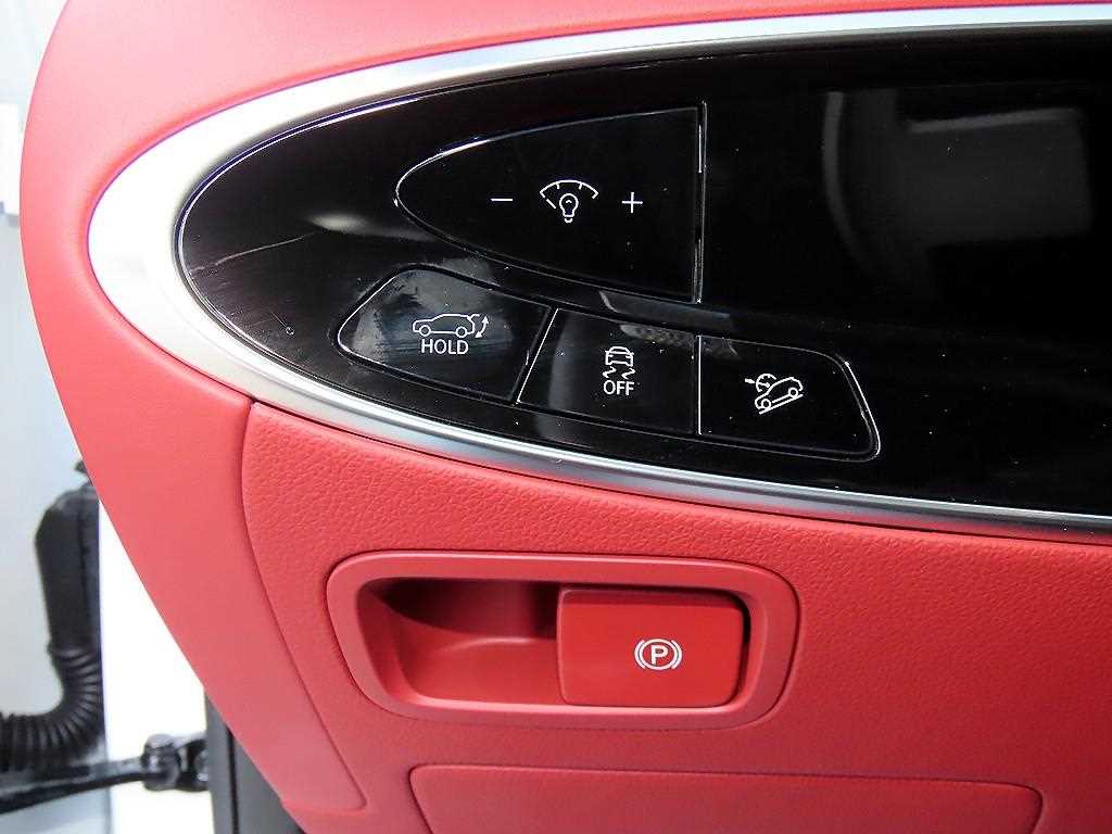 Genesis GV70 — photo 12
