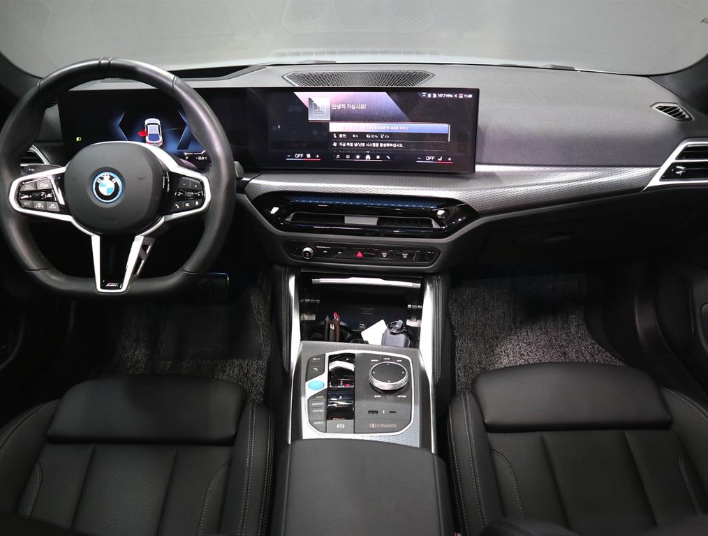 BMW i4 — photo 05