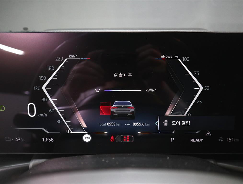 BMW i4 — photo 07