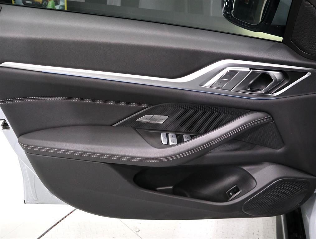 BMW i4 — photo 08