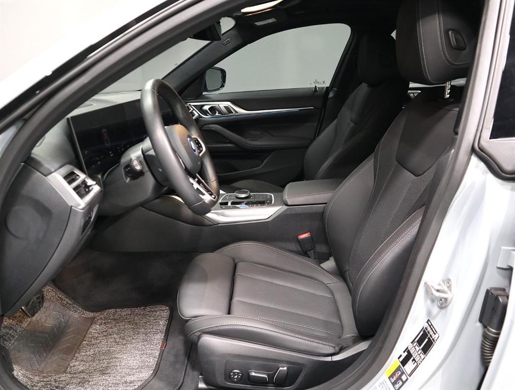 BMW i4 — photo 09