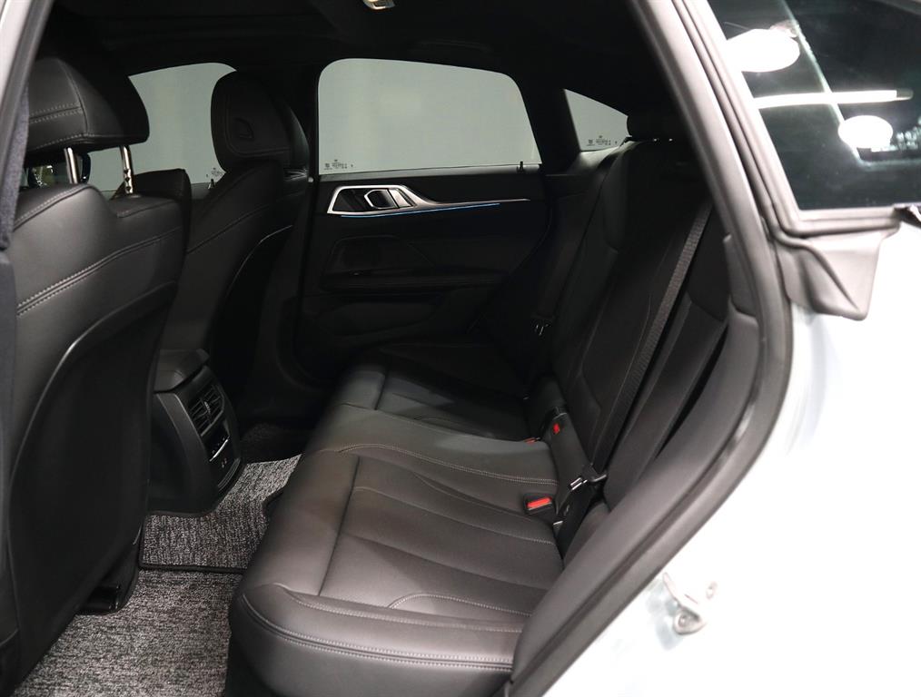 BMW i4 — photo 10