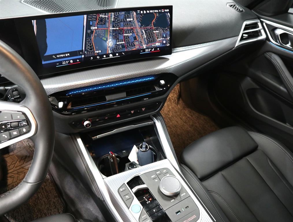 BMW i4 — photo 11
