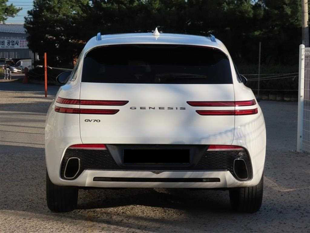 Genesis GV70 — photo 04