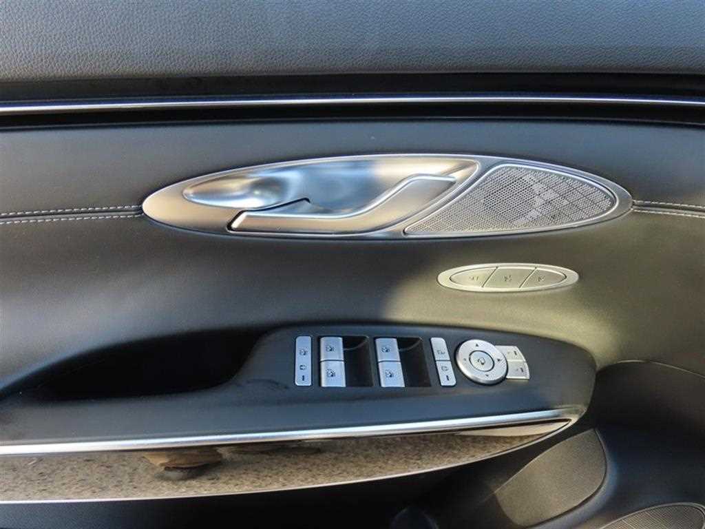 Genesis GV70 — photo 07