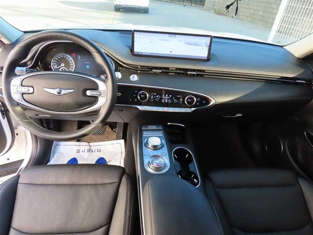Genesis GV70 — photo 09