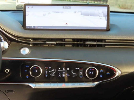 Genesis GV70 — photo 11