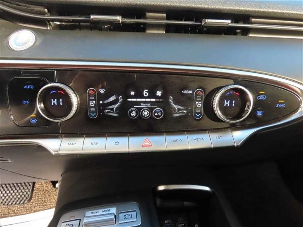 Genesis GV70 — photo 15