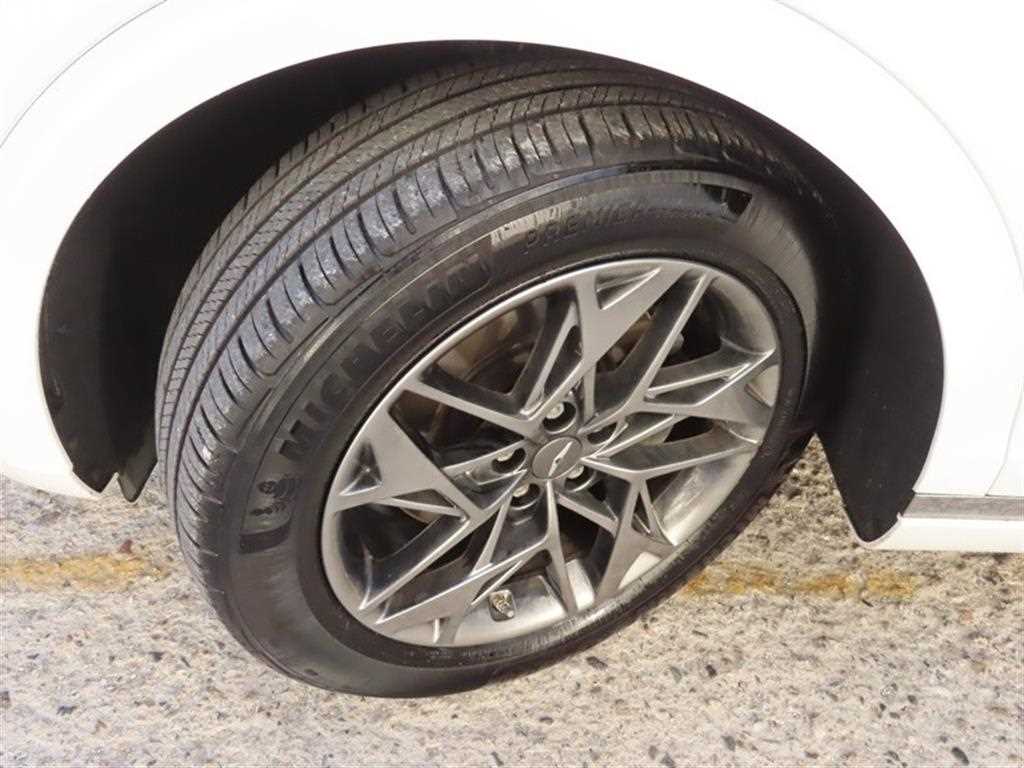 Genesis GV70 — photo 18