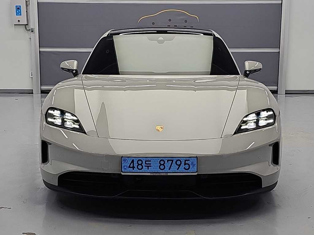 Porsche Taycan — photo 02