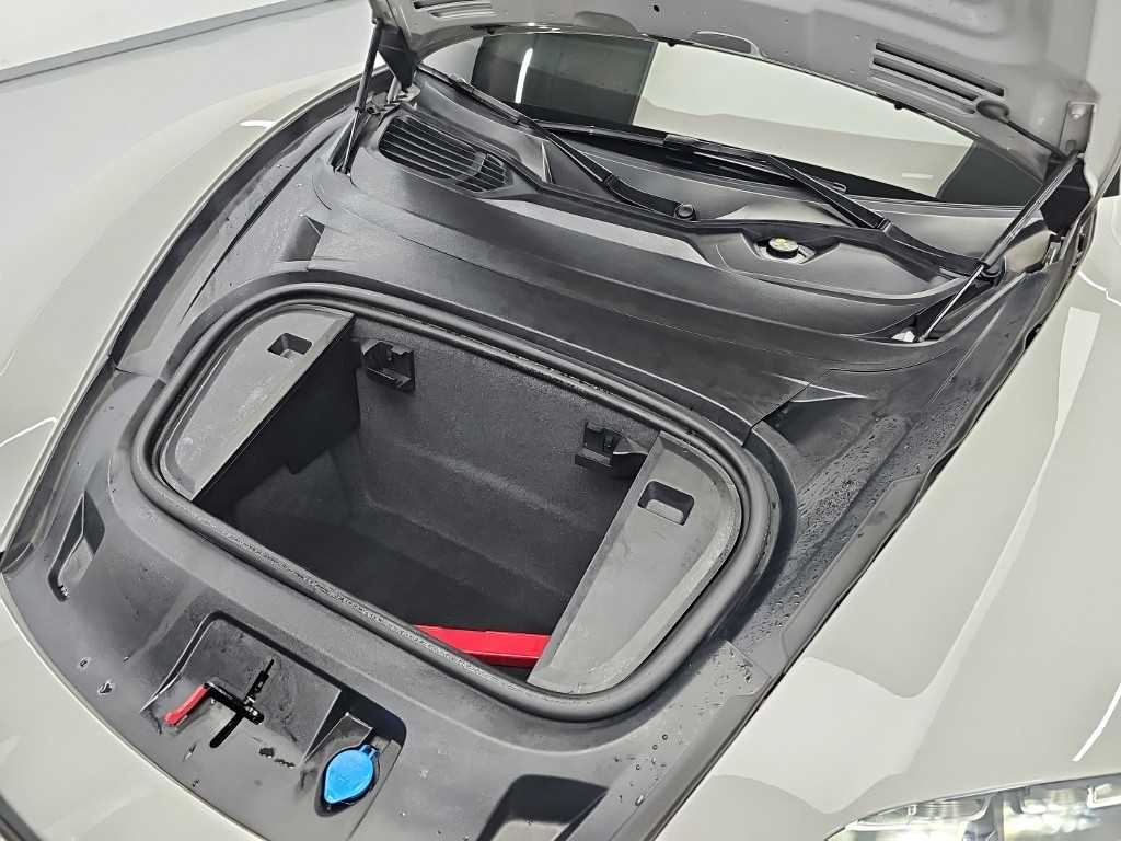 Porsche Taycan — photo 05