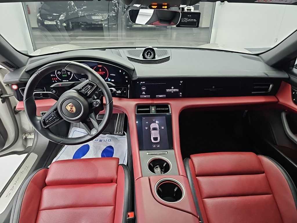Porsche Taycan — photo 07