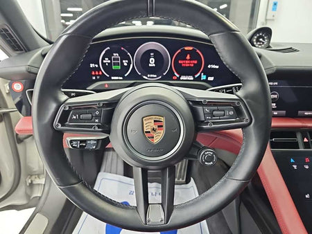 Porsche Taycan — photo 09