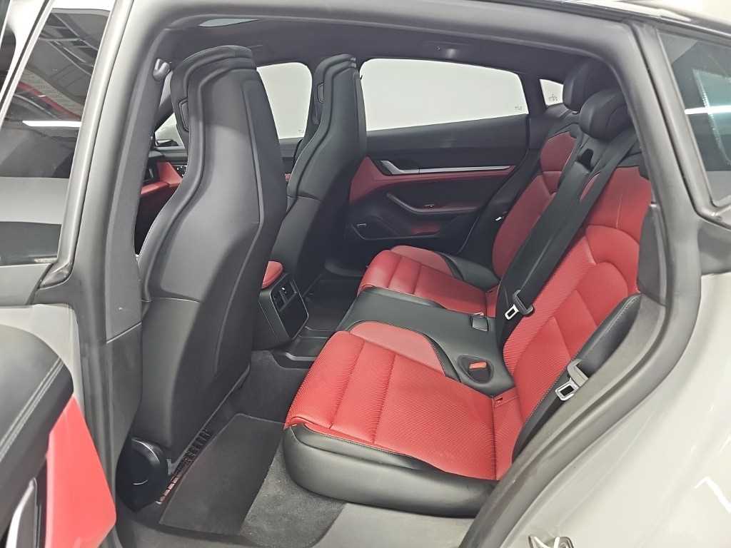 Porsche Taycan — photo 12