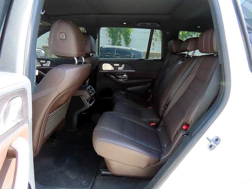 Mercedes-Benz GLS-Class — photo 06