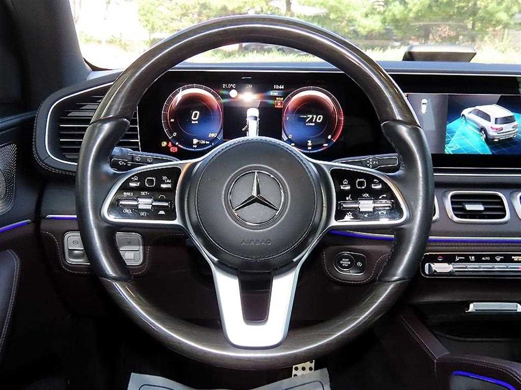 Mercedes-Benz GLS-Class — photo 08