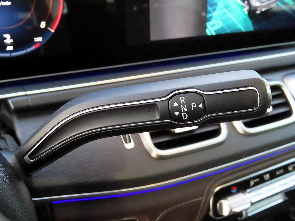Mercedes-Benz GLS-Class — photo 11