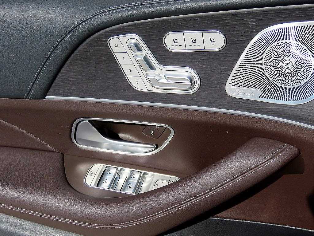 Mercedes-Benz GLS-Class — photo 12